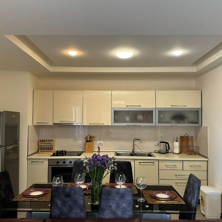 Diem Apartment Near Pazari I Ri Tirana Kültér fotó