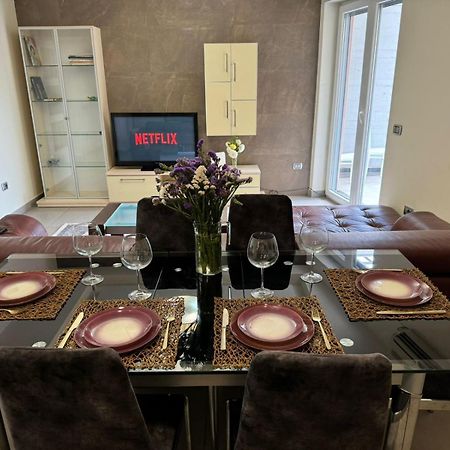 Diem Apartment Near Pazari I Ri Tirana Kültér fotó
