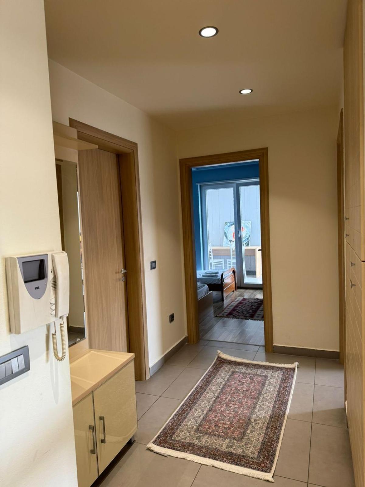 Diem Apartment Near Pazari I Ri Tirana Kültér fotó