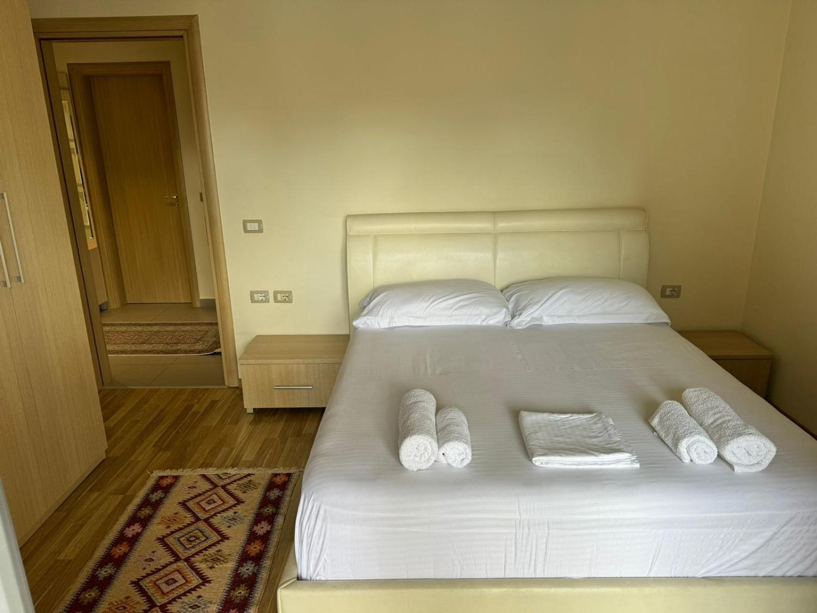 Diem Apartment Near Pazari I Ri Tirana Kültér fotó