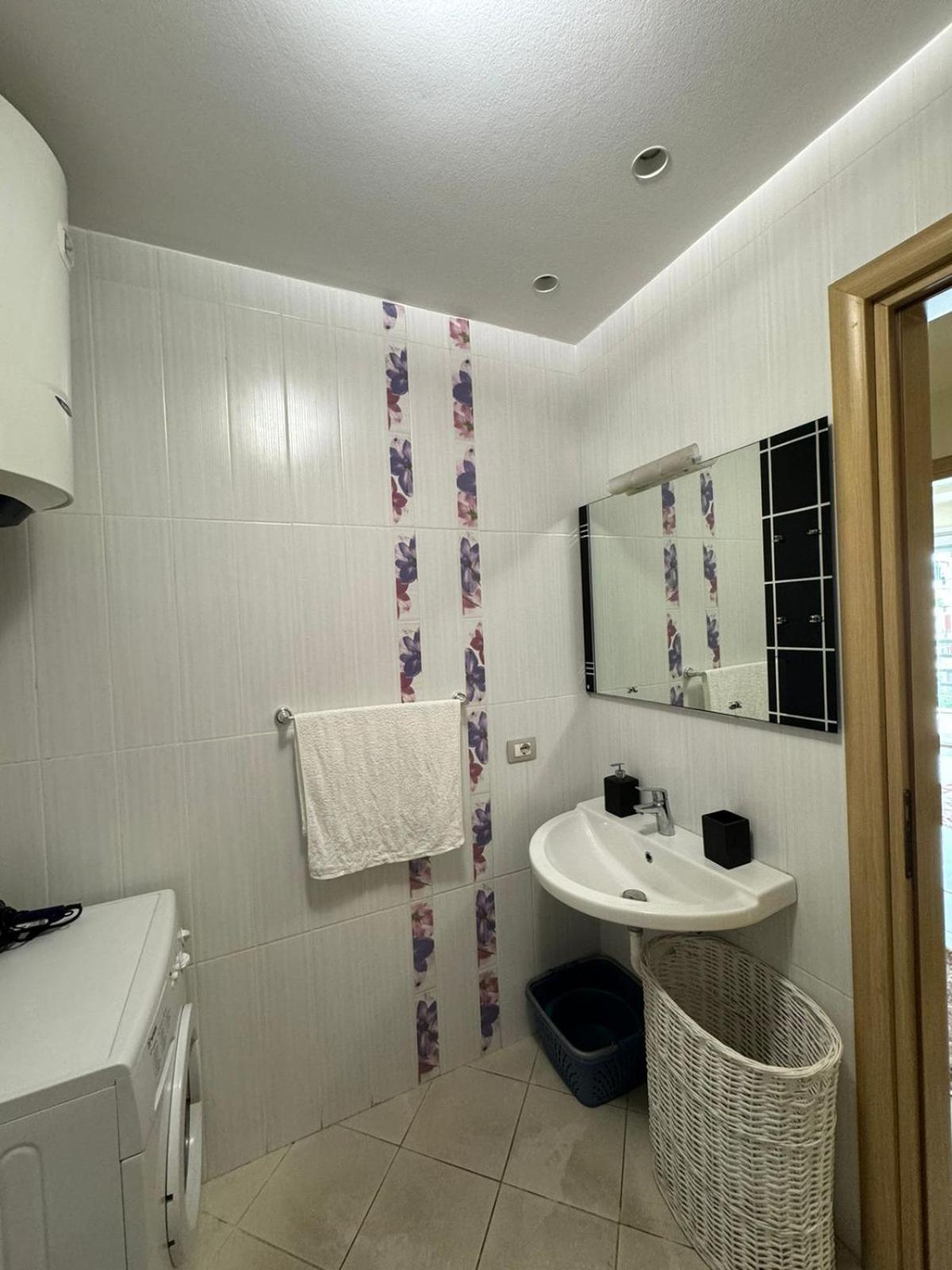 Diem Apartment Near Pazari I Ri Tirana Kültér fotó