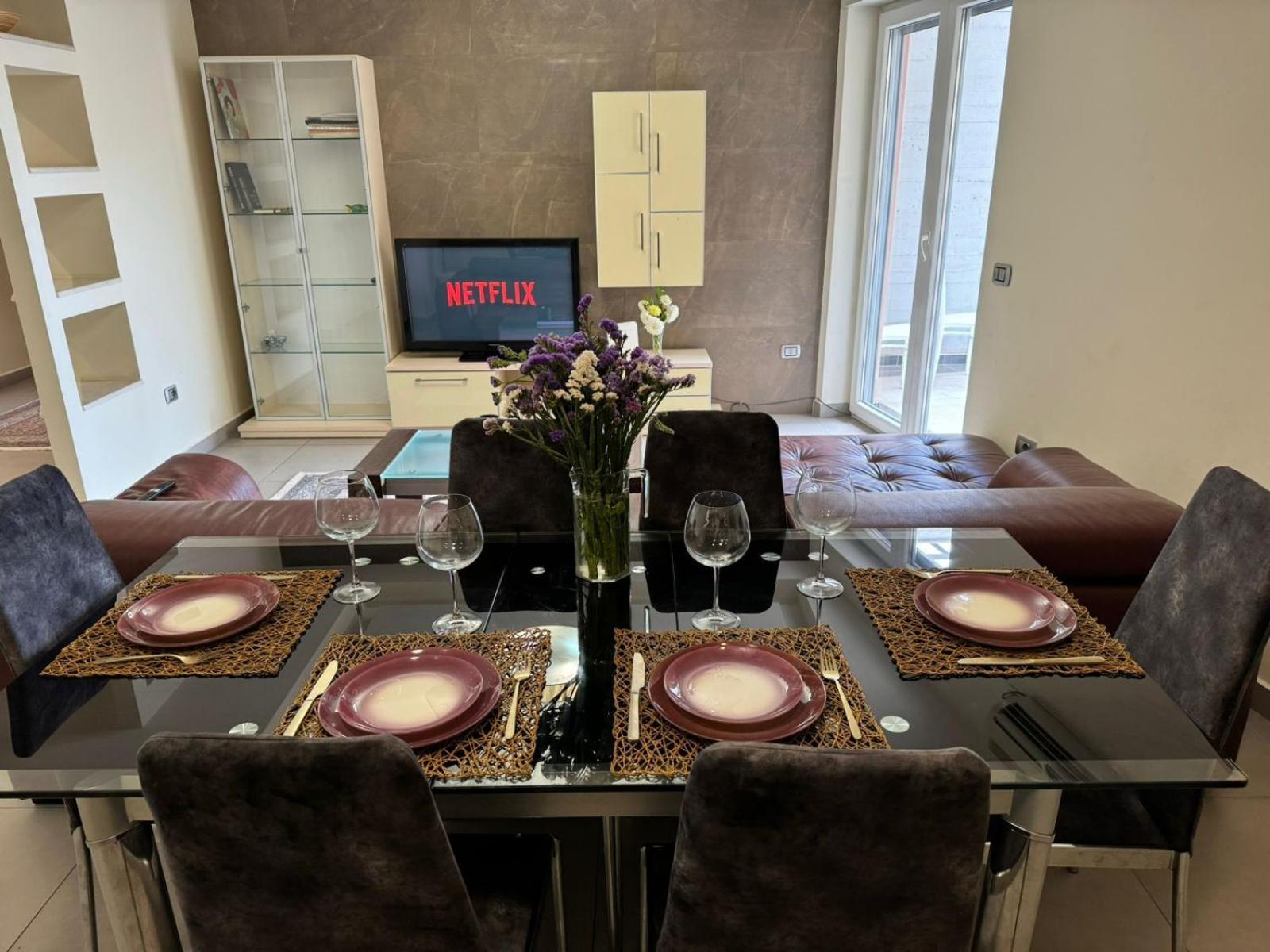 Diem Apartment Near Pazari I Ri Tirana Kültér fotó