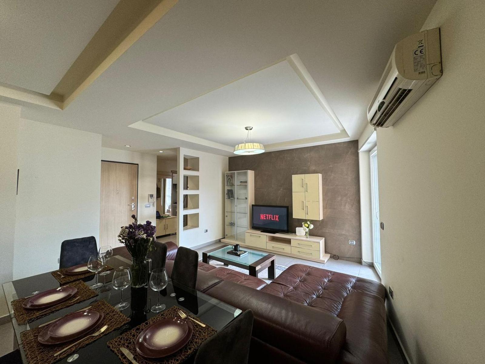 Diem Apartment Near Pazari I Ri Tirana Kültér fotó
