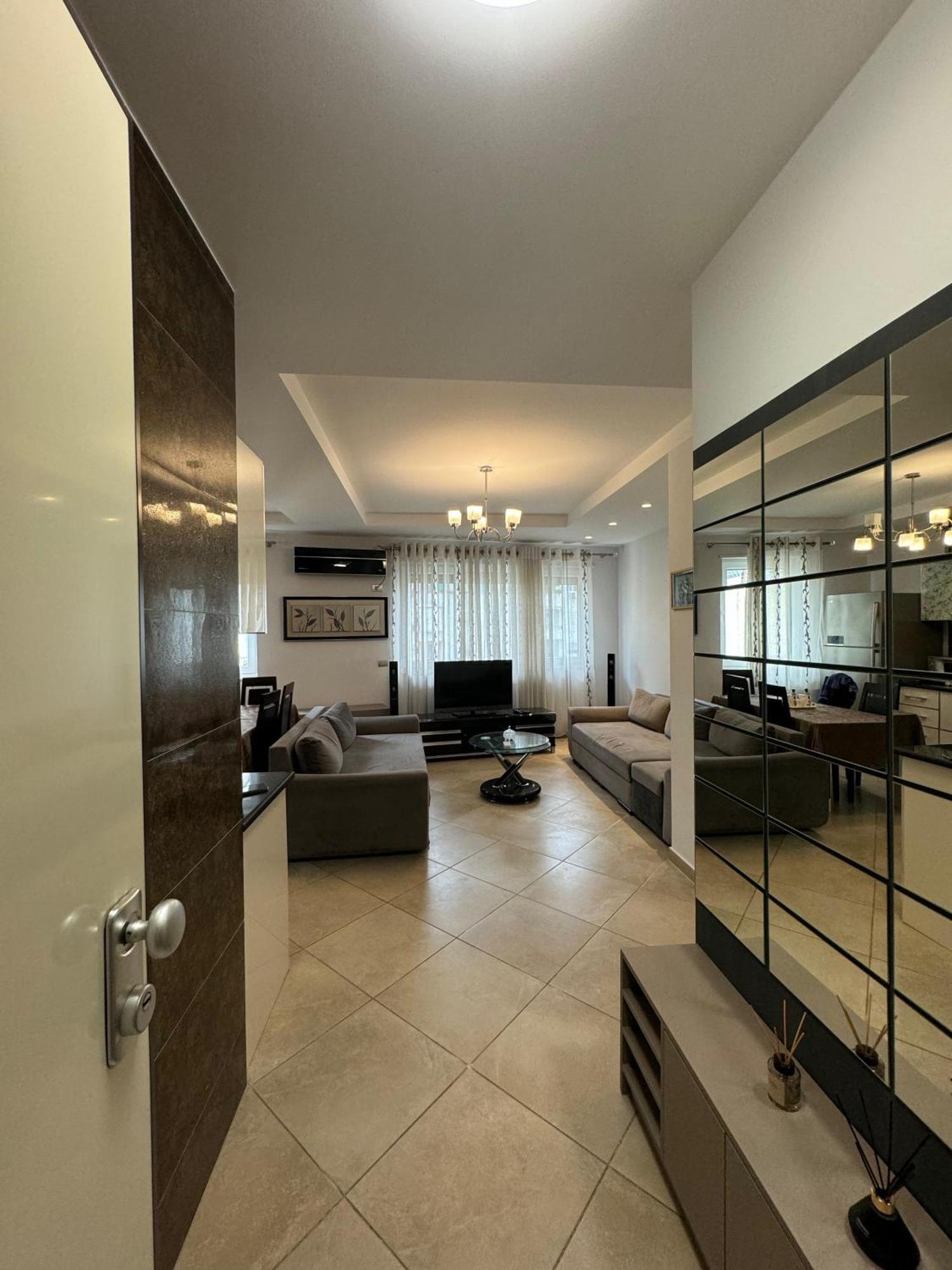 Diem Apartment Near Pazari I Ri Tirana Kültér fotó