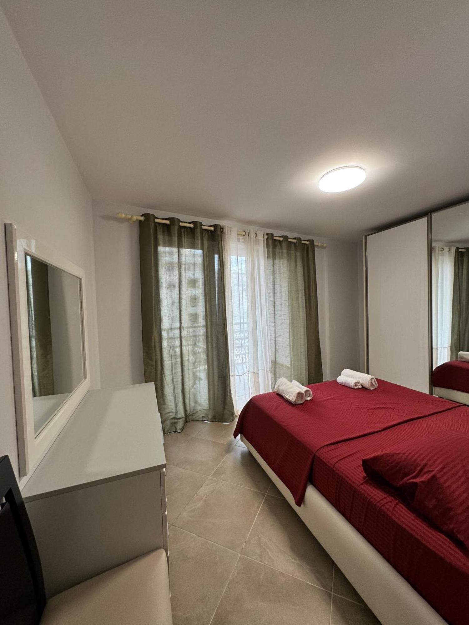 Diem Apartment Near Pazari I Ri Tirana Kültér fotó